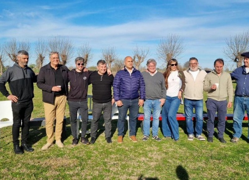 De izquierda a derecha: Manca (Lobos), Solari (Gral. Las Heras), Farías (Navarro), García (Chivilcoy),  Velázquez (Mercedes), MacLoughlin, Fdez. Cagnone, Mazzei (Suipacha), Tedesco (Chacabuco) y  Bustingorri (Saladillo).