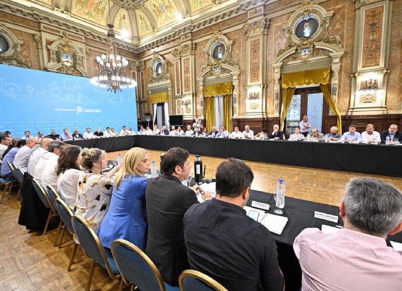 La cumbre del gobernador bonaerense Axel Kicillof con los intendentes electos.