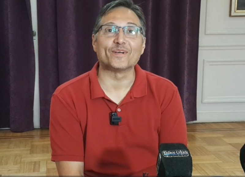 Juan Manuel Iglesias protagonizó una reunión donde pidió que los vecinos compren las alarmas.

