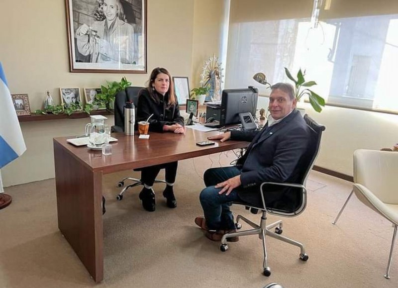 Una vez más la transición “peronista” se pone en marcha, para no perder la localidad y a su vez no perder los “negocios” que solo se mantienen reteniendo la intendencia.