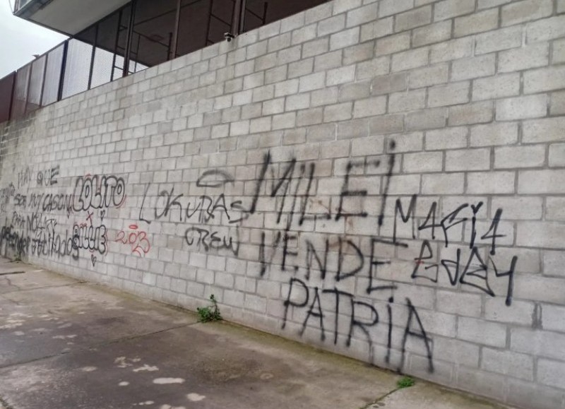 El hecho alimenta la polémica sobre el rol de La Cámpora en el distrito.