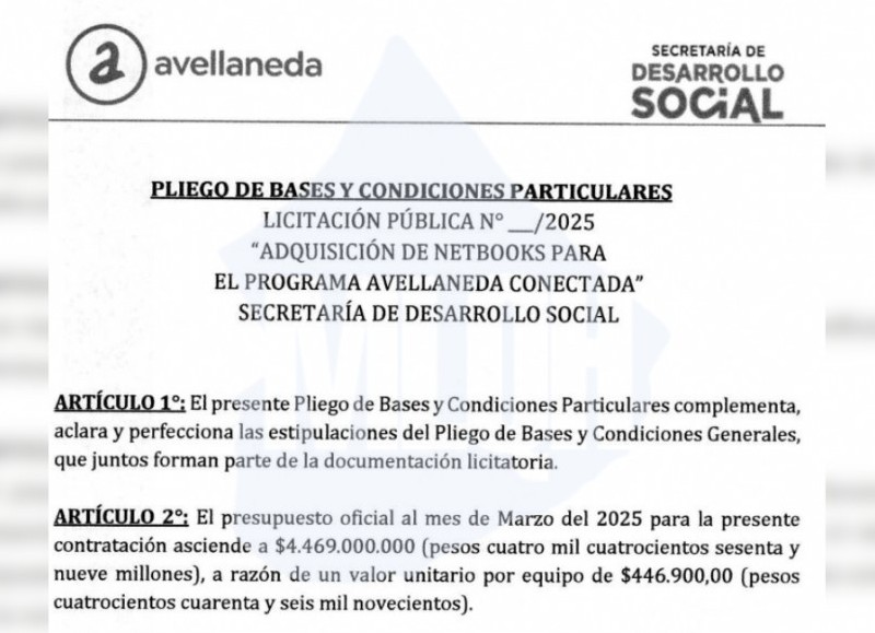 Jorge Ferraresi encabezó el acto de entrega de los dispositivos en medio de críticas.