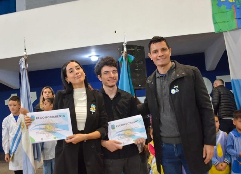 En el 213 Aniversario de la Revolución de Mayo la Municipalidad de General Rodríguez realizó el acto protocolar encabezado por el intendente Mauro García.