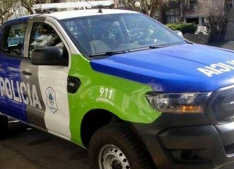 Un ciudadano paraguayo de 40 años fue asesinado este jueves de un disparo en la cabeza por dos hombres que ingresaron vestidos de policías a su casa, ubicada en la localidad bonaerense de Villa Trujui, partido de Moreno.