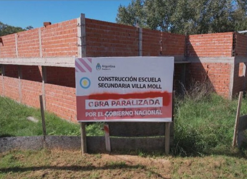 La obra quedó paralizada en diciembre de 2023 y desde entonces el municipio guarda silencio, mientras crecen las sospechas de corrupción.