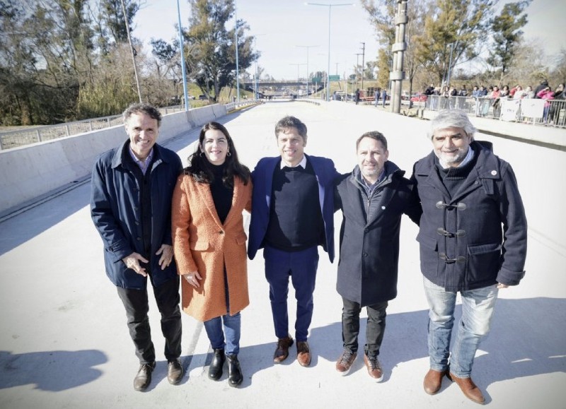 El dirigente peronista Gabriel Katopodis, la intendente Mariel Fernández, el gobernador bonaerense Axel Kicillof, el jefe comunal Pablo Descalzo (Ituzaingó) y el ministro Walter Correa (Trabajo).