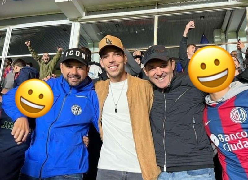 Junto a Néstor Origoza y Agustín Martegani en la platea de San Lorenzo, hasta que el ex capitán del "Ciclón" se transformara en golpeador.