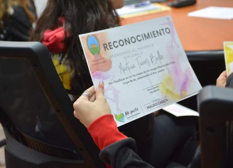El intendente Municipal, Mauro García, se reunió con patinadores y patinadoras que han participado de instancias regionales y ahora van por nacionales.