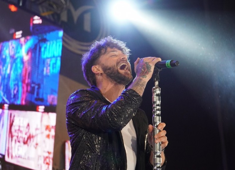 El día sábado, cientos de familias merlenses asistieron al Campo de Pato para disfrutar del show en vivo de Daniel Agostini. 