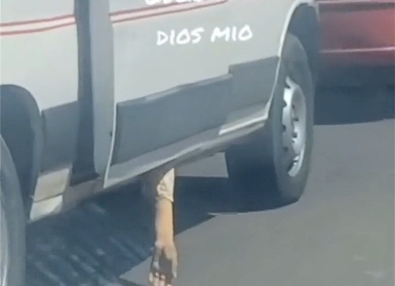 Recorte del vídeo en el que se visualiza un "brazo humano".