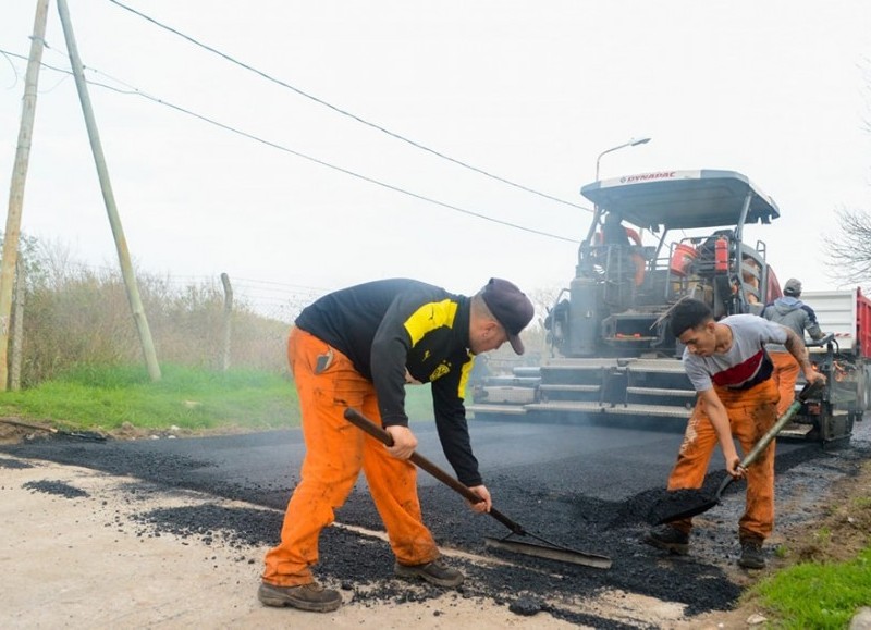 La Municipalidad de José C. Paz informó que avanzan con la pavimentación asfáltica sobre la calle Antártida Argentina.