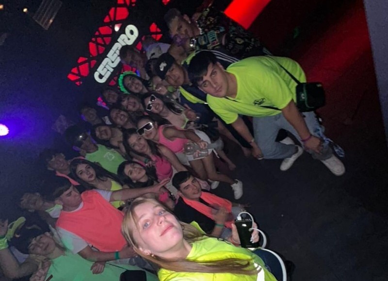 Disfrutan de las discotecas.