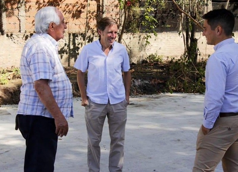 El intendente Jaime Méndez, recorrió la apertura y pavimentación de la calle Roca, entre Monseñor Blois y José María Paz.