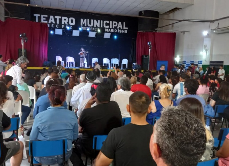 Se realizó el último cierre de los talleres culturales gratuitos que se desarrollo en el Teatro Municipal, ubicado en Lavalle, esquina Roque Sáenz Peña, José C. Paz.