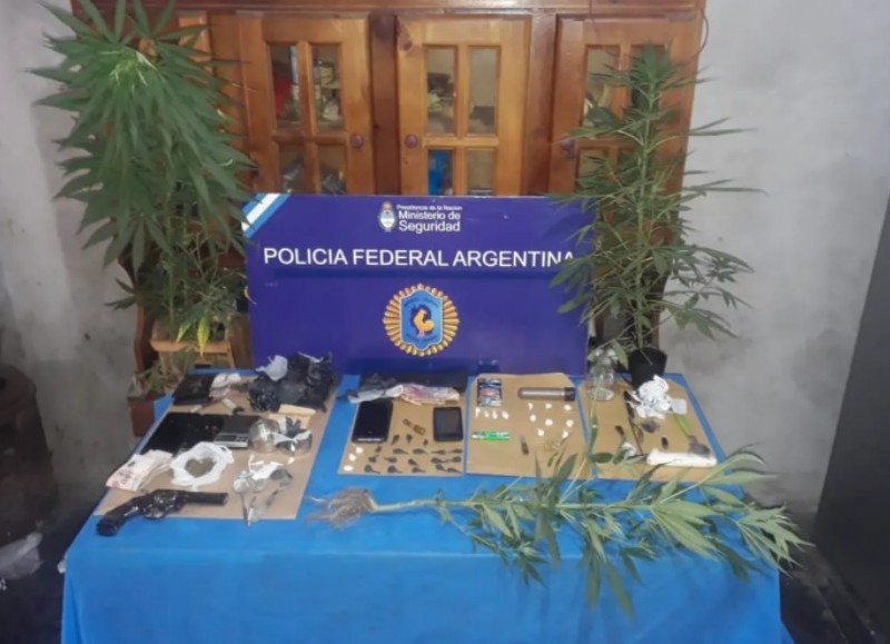 Un hombre fue detenido por efectivos de la Policía Federal Argentina por narcomenudeo en General Rodríguez. 