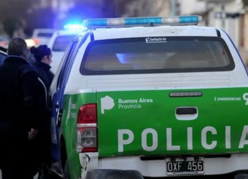 El informe médico preliminar indica que el cuerpo de la víctima, apodado "Lucho" y de 45 años de edad, tenía tres puñaladas al costado del abdomen, heridas que le causaron la muerte en el acto.