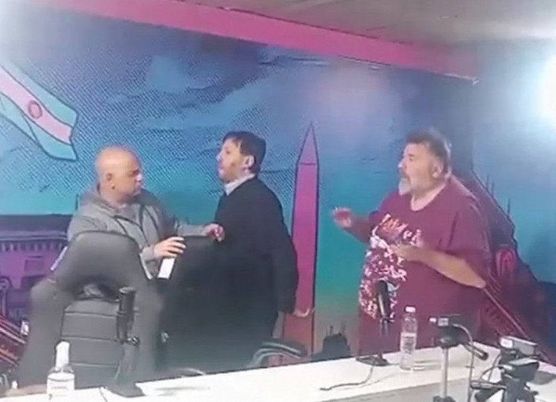Mario Casalongue quedó incómodo ante la provocación en vivo.