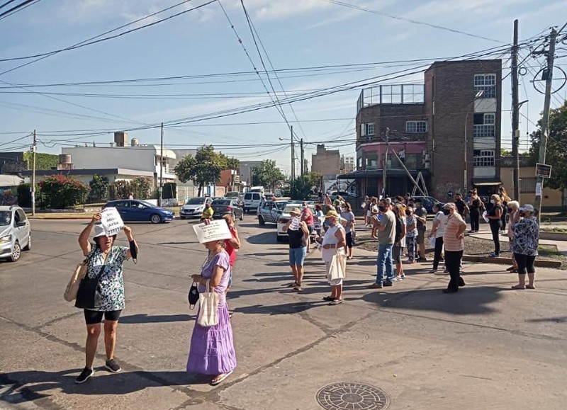 La escasez de agua, que afecta a la zona centro de Moreno, se viene agravando a partir de los permisos municipales para construir edificios más allá de los 15 metros. Situación que modificó el paisaje de la ciudad para siempre.