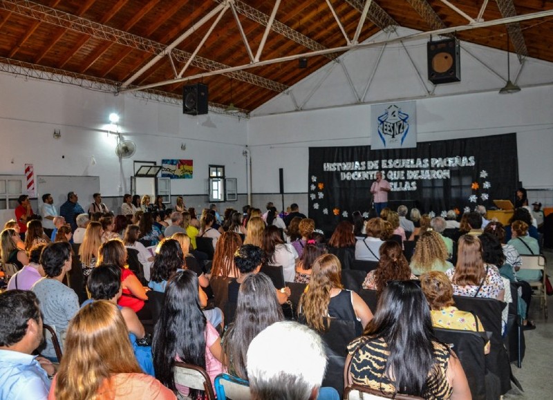 El intendente Mario Ishii participó del acto: "Docentes que dejaron huellas", en la Escuela Secundaria número 2.