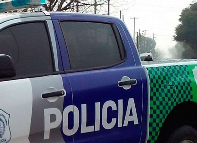 La locura al volante sucedió en Merlo y el hecho quedó registrado en las cámaras de seguridad.