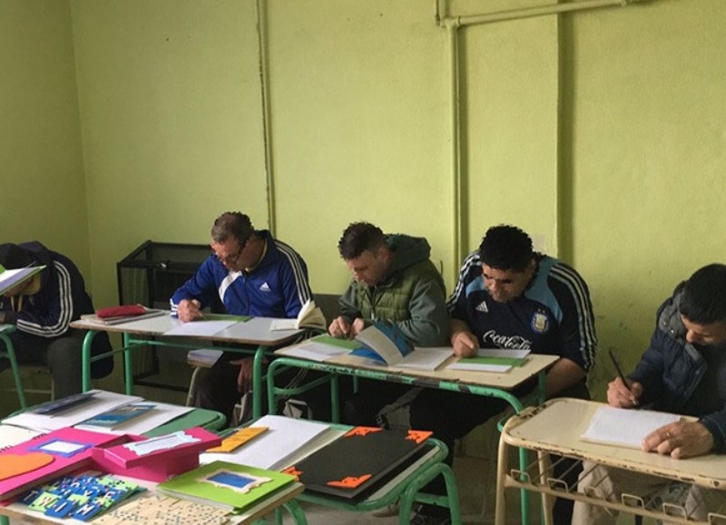 Personas privadas de libertad de la Unidad 2 del Servicio Penitenciario Bonaerense transcribieron al Braille cuentos y canciones y elaboraron juegos didácticos para 80 matriculados de la Escuela número 505 de Merlo