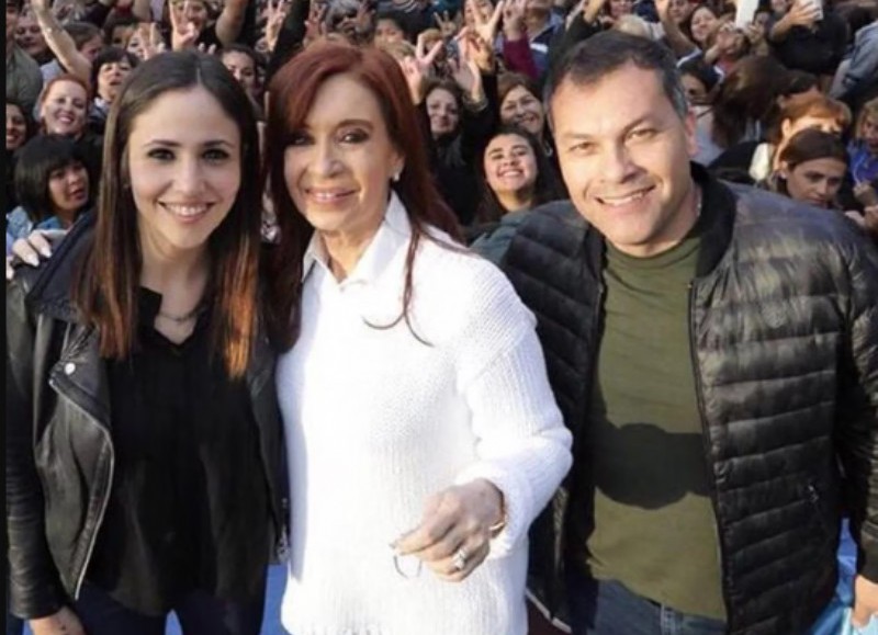 Romina Uhrig, Cristina Fernández de Kirchner y Walter Festa.