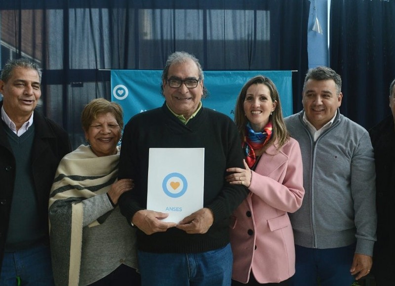 Se realizó el acto de entrega de las primeras 110 resoluciones jubilatorias. "Gracias a esta Ley, más de 6.000 vecinos y vecinas podrán acceder a su jubilación", informaron.