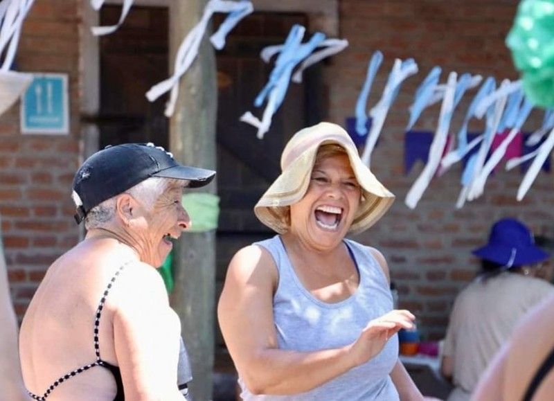 Más de 300 adultos mayores de distintos barrios están disfrutando las colonias de verano en esta primera quincena.