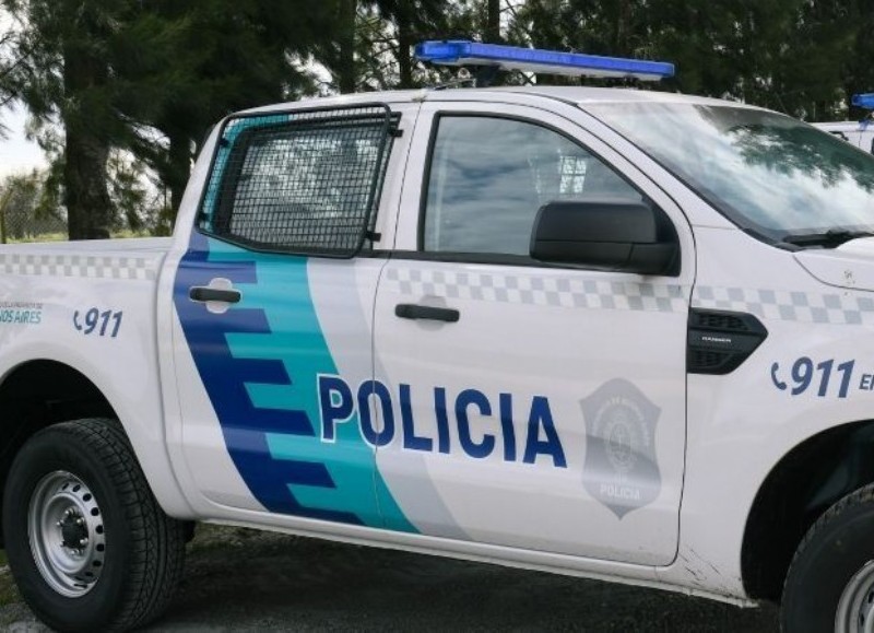 Según indicaron los voceros policiales, la víctima, identificada como Axel Leonel Carlos De Andrea (23), fue apuñalada en el marco de una discusión que mantenía con su pareja.