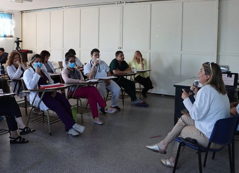 Realizada en el Hospital Larcade, se trabajó en los ejes, manejo de la crisis de excitación psicomotriz; el primer abordaje de la conducta suicida; y el episodio psicótico, entre otros temas.
