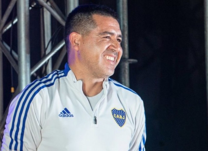 Una frase contra Riquelme pasó sin respuesta al aire, pero sonó como una orden en voz baja.