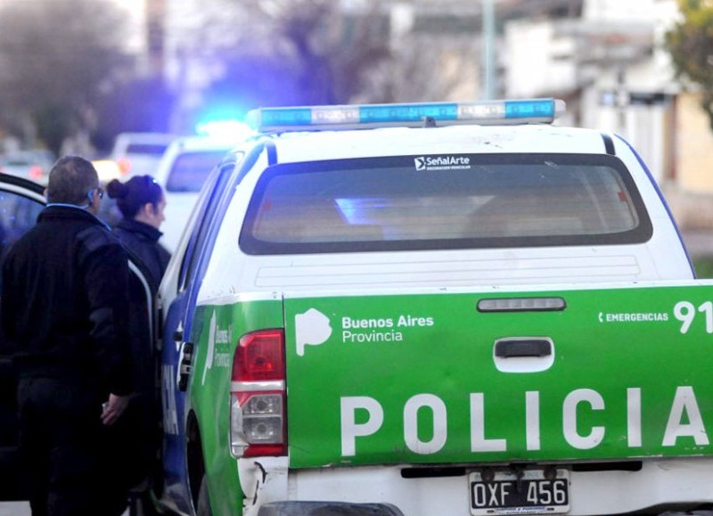 En la Comisaría Séptima de La Reja investigan a dos efectivos policiales.