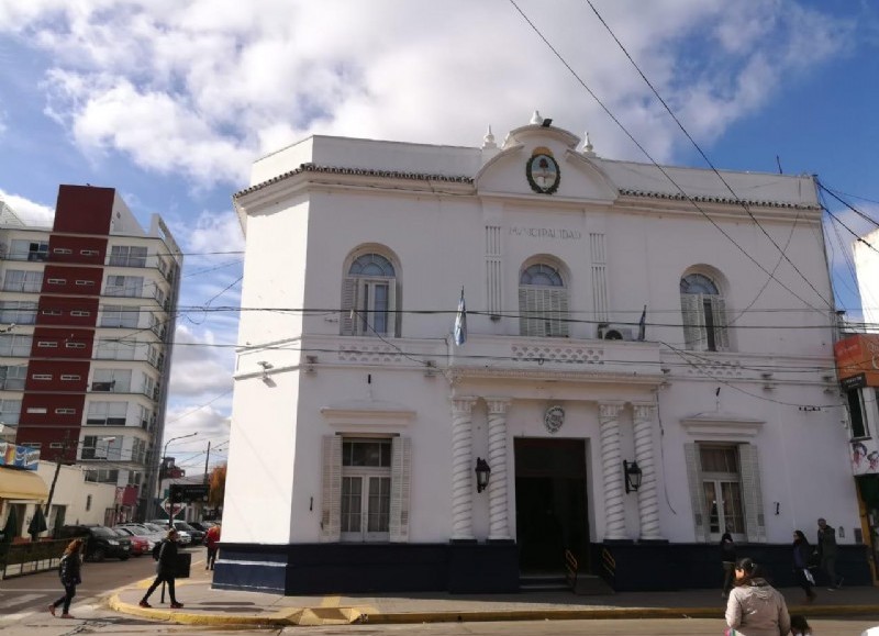Federico Áchaval, dispuso asueto parcial a través del decreto 2645/2022. La medida regirá desde las 7 de la mañana hasta las 10, momento en el que se retomarán las actividades habituales.
