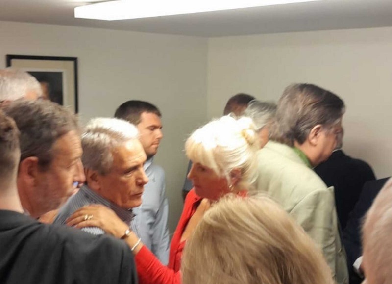 Imagen del evento del ex presidente Eduardo Duhalde, en el que estuvo presente Mercedes Landa, conductora de Nuevo País.