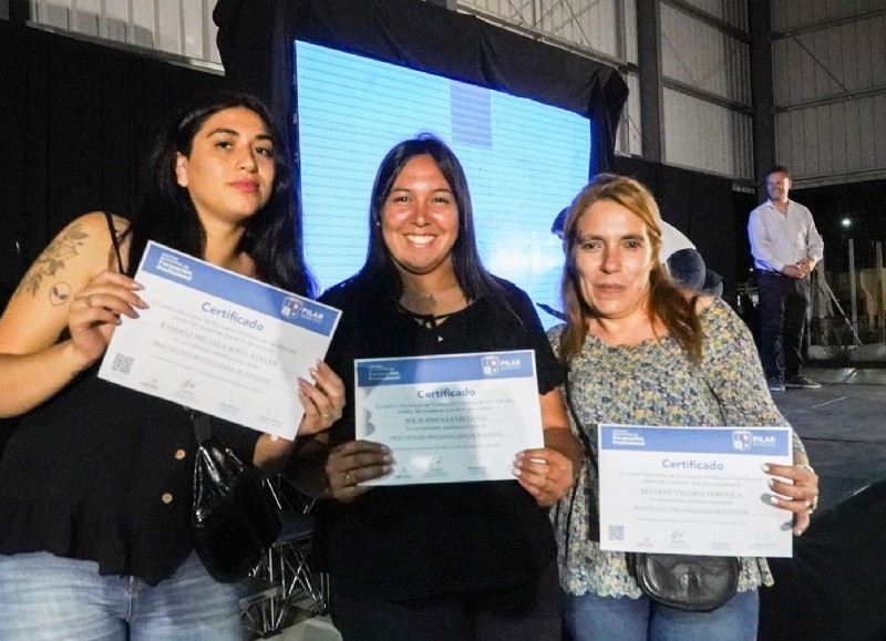 Se realizó el cierre de año del Centro de Formación Profesional en el Club Municipal de Del Viso.