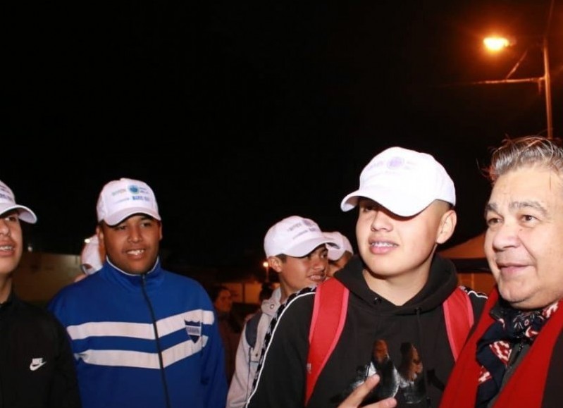 Viajaron a Villa Carlos Paz, Córdoba, 33 jóvenes acompañados de 7 adultos. Felicitamos a los campeones y les deseamos buen viaje.