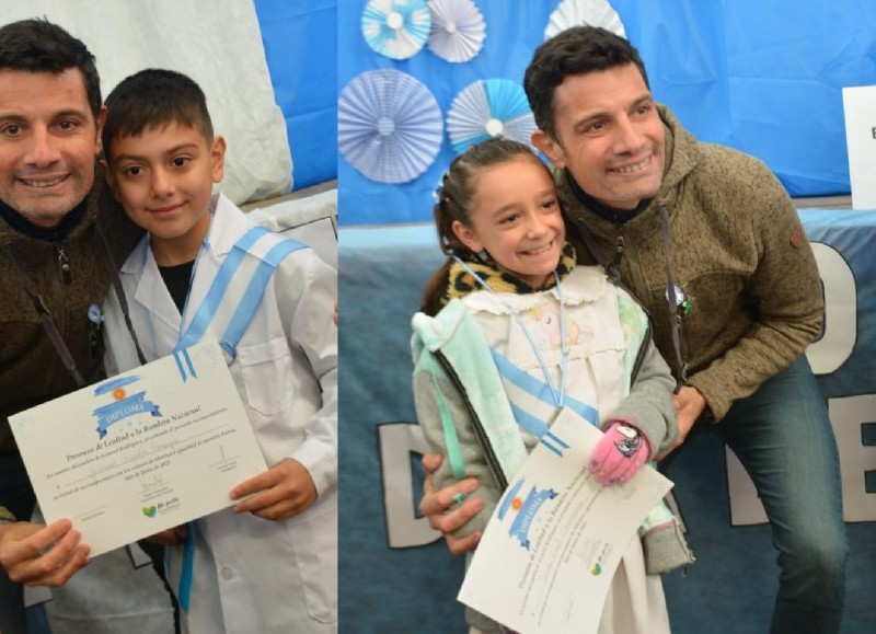 El intendente Mauro García acompañó el acto de Promesa a la Bandera Nacional que protagonizaron los estudiantes del cuarto grado de la Escuela Primaria número 6.