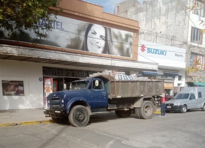 Actualmente el teatro es el búnker de Mariel Fernández, al aguardo de la descarga del pasquín local, aparecían nerviosos “cuatro cooperativistas” del Evita.