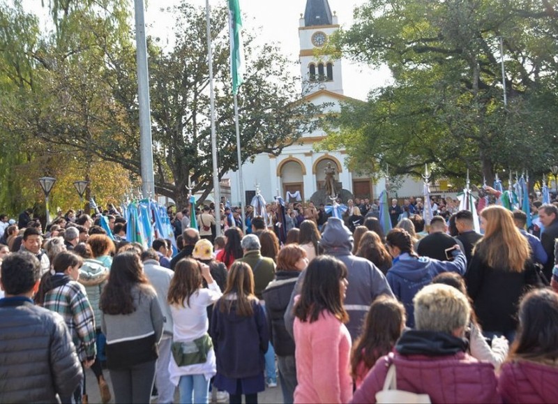 Se realizó como cada año, y con mucho orgullo, el Acto Protocolar, celebrando un nuevo Aniversario de la Fundación de nuestro Pueblo.
