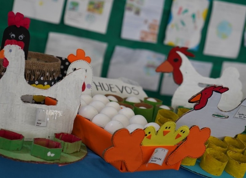 La Secretaría de Desarrollo Económico Sustentable junto la Secretaría de Educación, Deportes y Recreación llevaron a cabo el lanzamiento del programa “Eco-Circo Ambiental Merlense”.