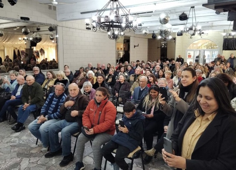 Varios inmigrantes fueron invitados por la delegación local.