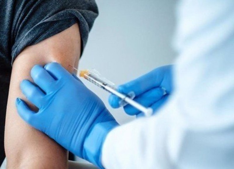 En el marco del nuevo incremento de la tasa de contagios por coronavirus, General Rodríguez cuenta con dos puntos de vacunación para aplicarse cualquiera de las dosis y así completar el esquema de vacunación.