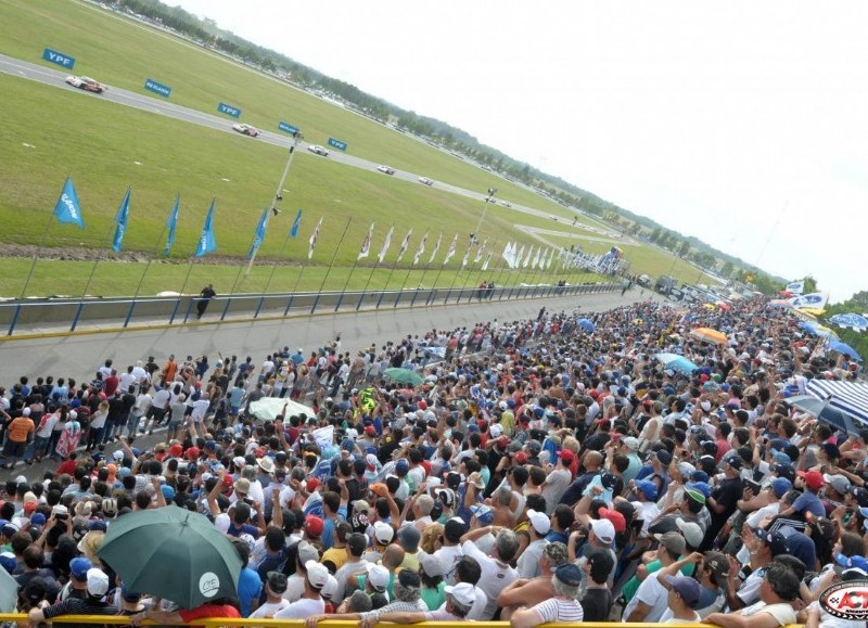 El Autódromo Roberto Mouras" de La Plata.