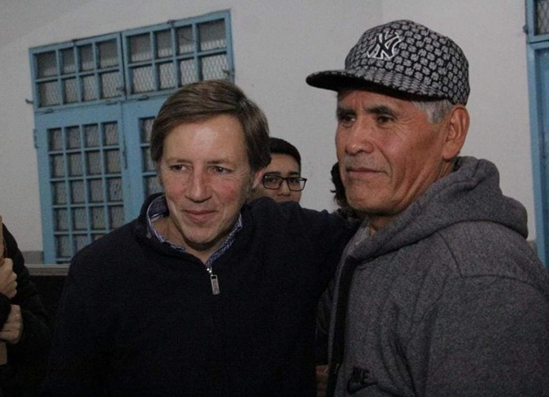 Conversaron sobre distintas cuestiones y escuchó sus reclamos, ideas y sugerencias para seguir desarrollando el barrio y todo el distrito.