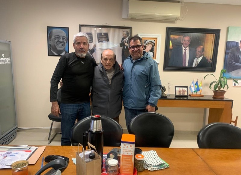 El intendente Juan José Mussi (Berazategui), junto a Gabriel Carril Campusano y Fabián Ardile.