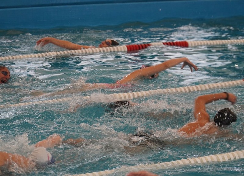 Participaron de diferentes categorías de natación compitieron en el Club Unión de Merlo.