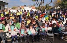 En Merlo se realizó la entrega de libros para el nivel inicial