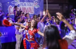 Los vecinos disfrutan del carnaval en Pilar