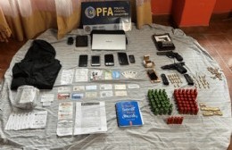 Dos Policías y dos civiles detenidos por comercializar licencias de conducir falsas y facilitar venta de droga