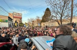 Javier Milei inició su campaña presidencial en las localidades de Merlo y La Matanza